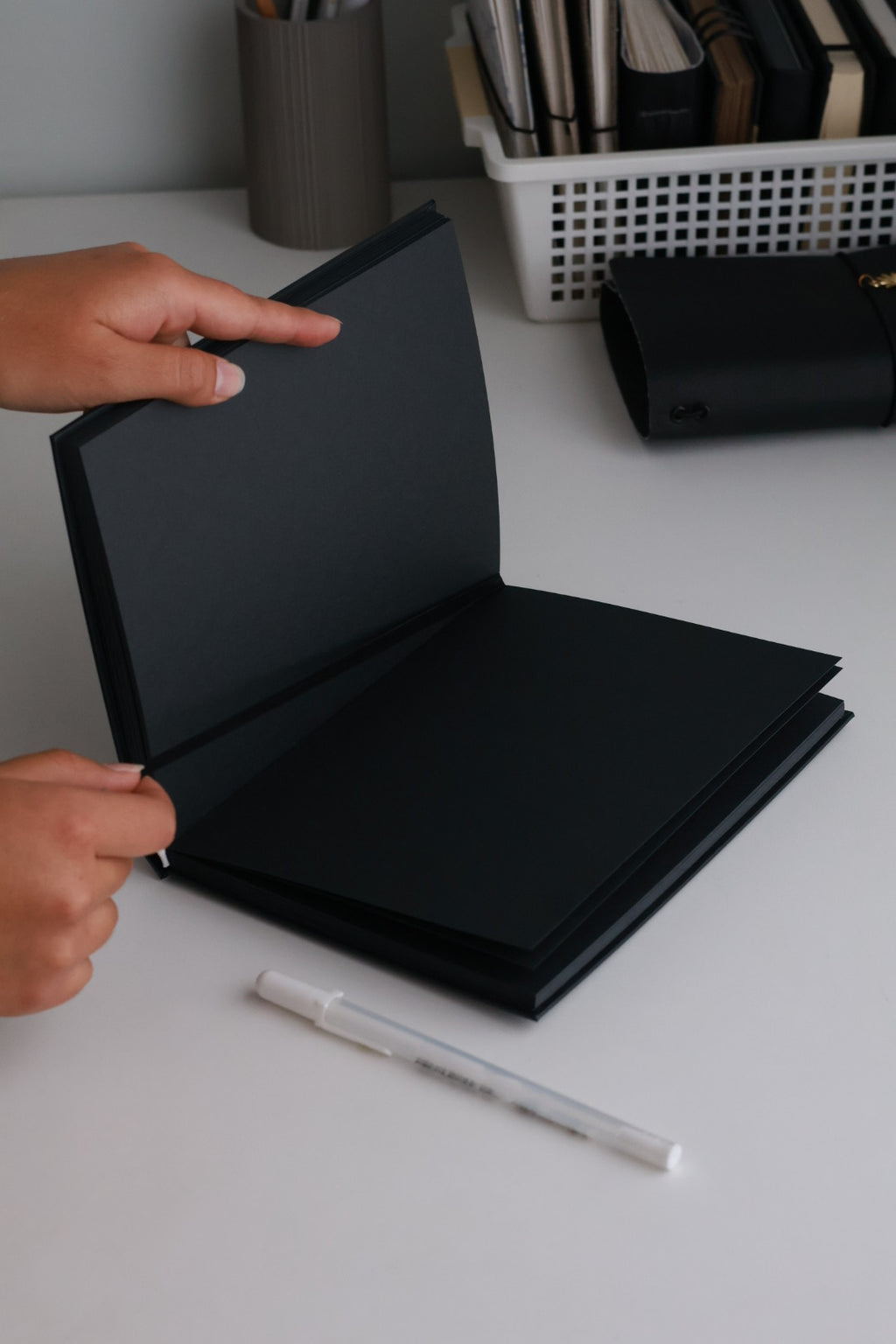 Cuaderno de hojas Negras - Black Notebook