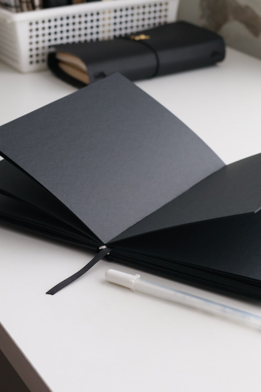 Cuaderno de hojas Negras - Black Notebook